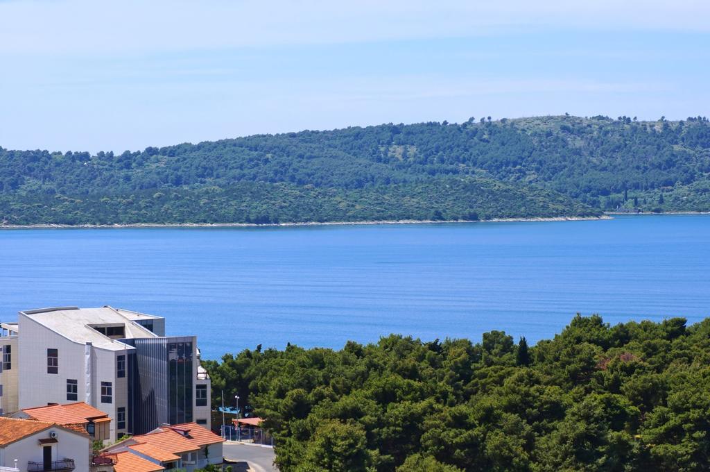 Hella Apartments Trogir Rum bild