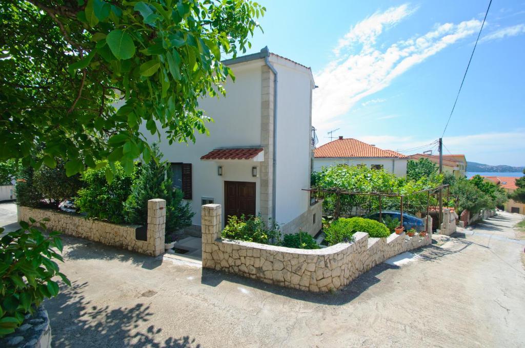 Hella Apartments Trogir Exteriör bild