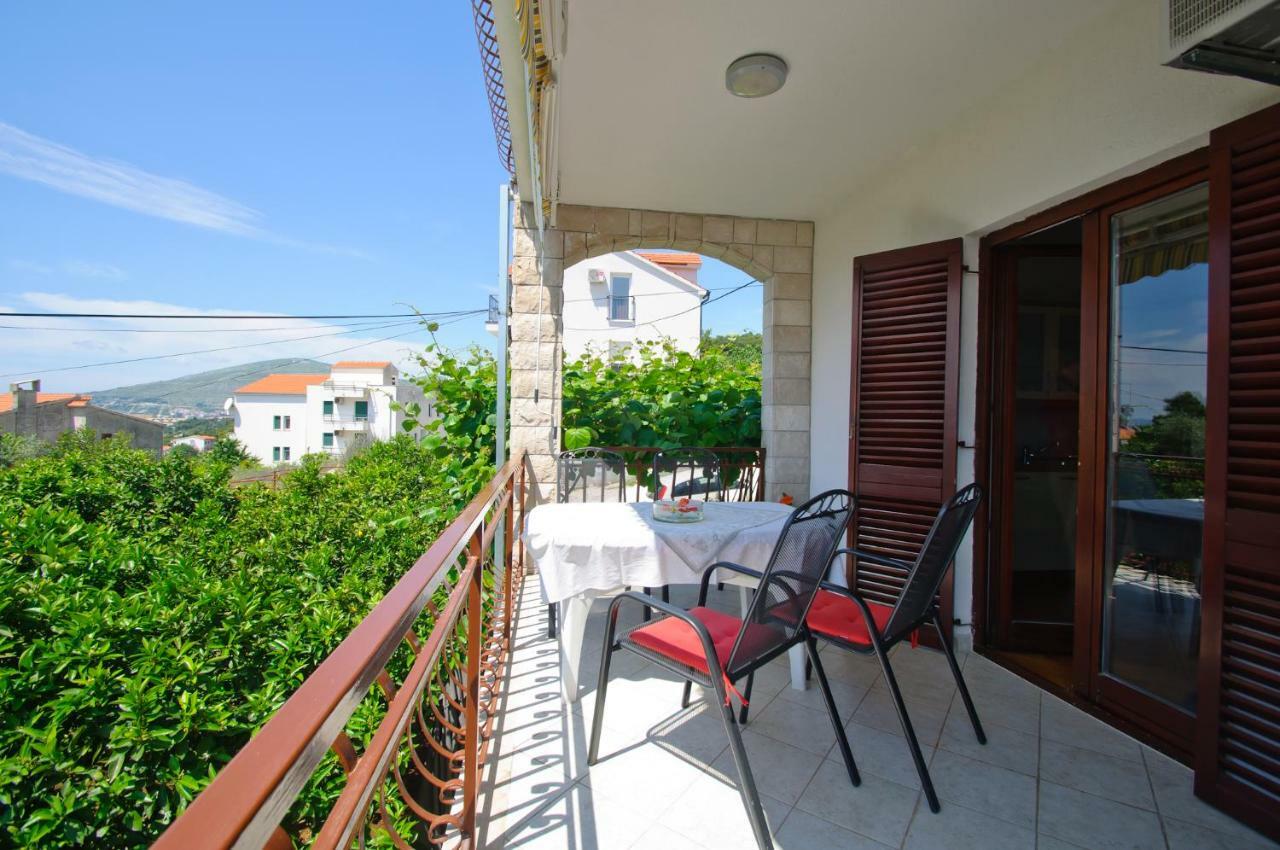 Hella Apartments Trogir Exteriör bild
